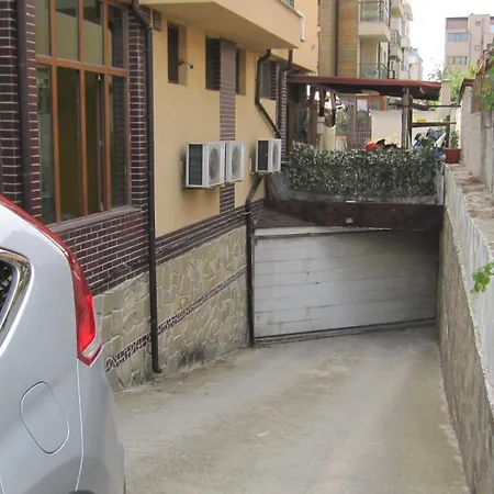 Gnezdo Sarafovo * Burgaz